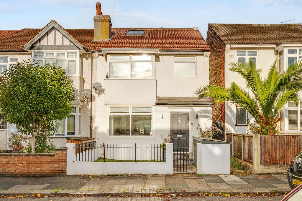 Semi Detached House in London