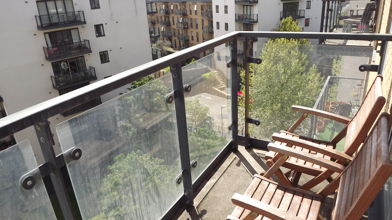 Flat for rent in London, Durnsford Road, London, SW19 8GW