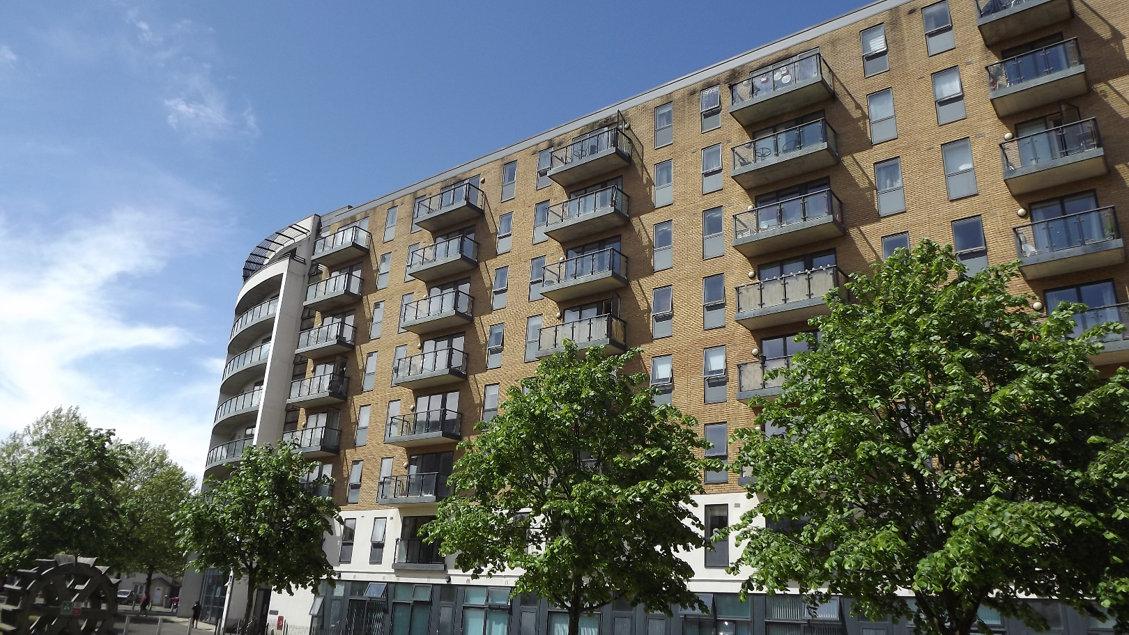 Flat for rent in London, Durnsford Road, London, SW19 8GW