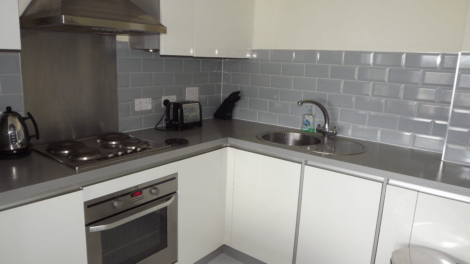 Flat for rent in London, Durnsford Road, London, SW19 8GW
