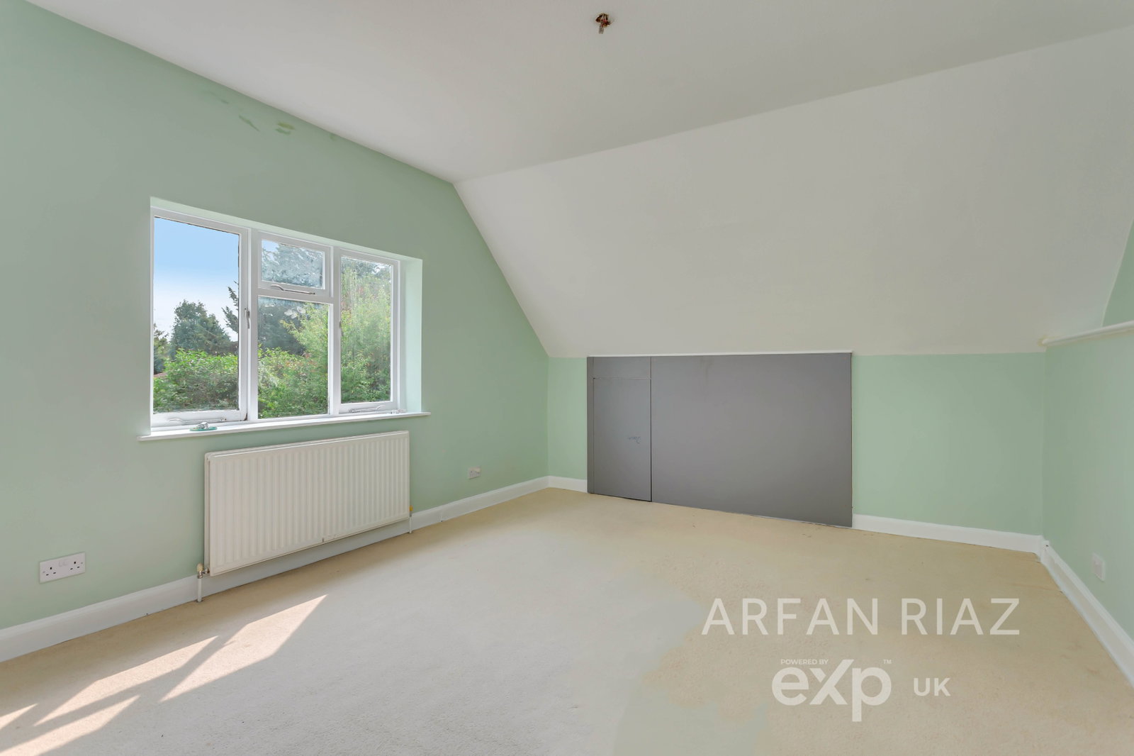 Semi Detached House in Isleworth
