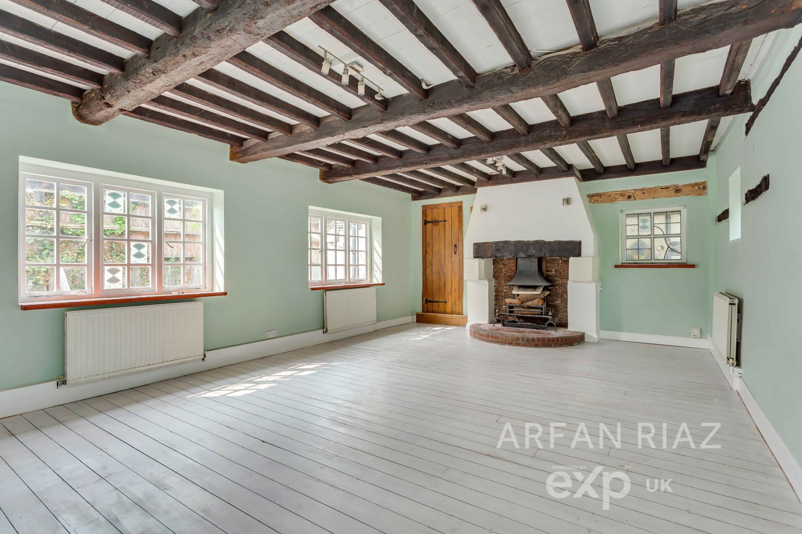 Semi Detached House in Isleworth