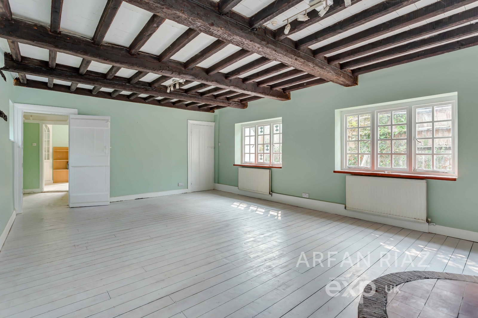 Semi Detached House in Isleworth