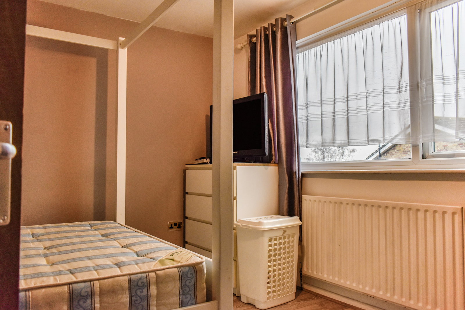 Terraced House for sale in Croydon, Bygrove, New Addington, Croydon, CR0 9DN