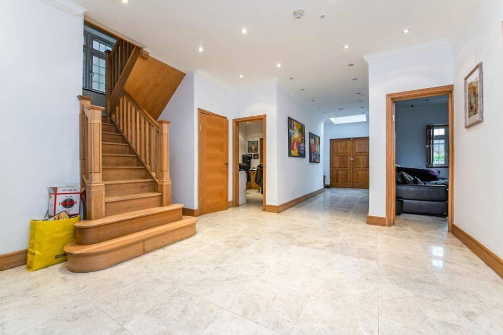 Detached House in London