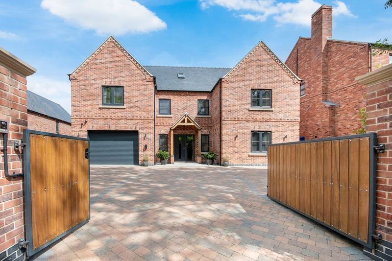Detached House in Newark