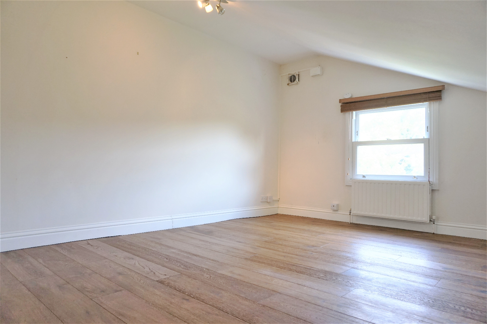 Flat for rent in London, Top floor flat, Windmill Road, London, SW18 2EU