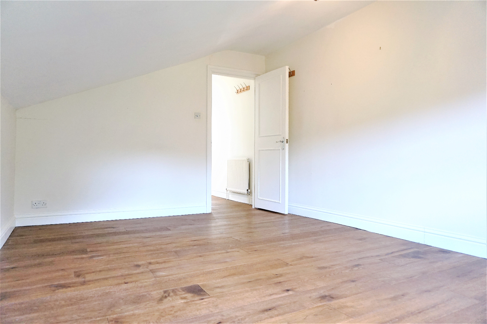 Flat for rent in London, Top floor flat, Windmill Road, London, SW18 2EU