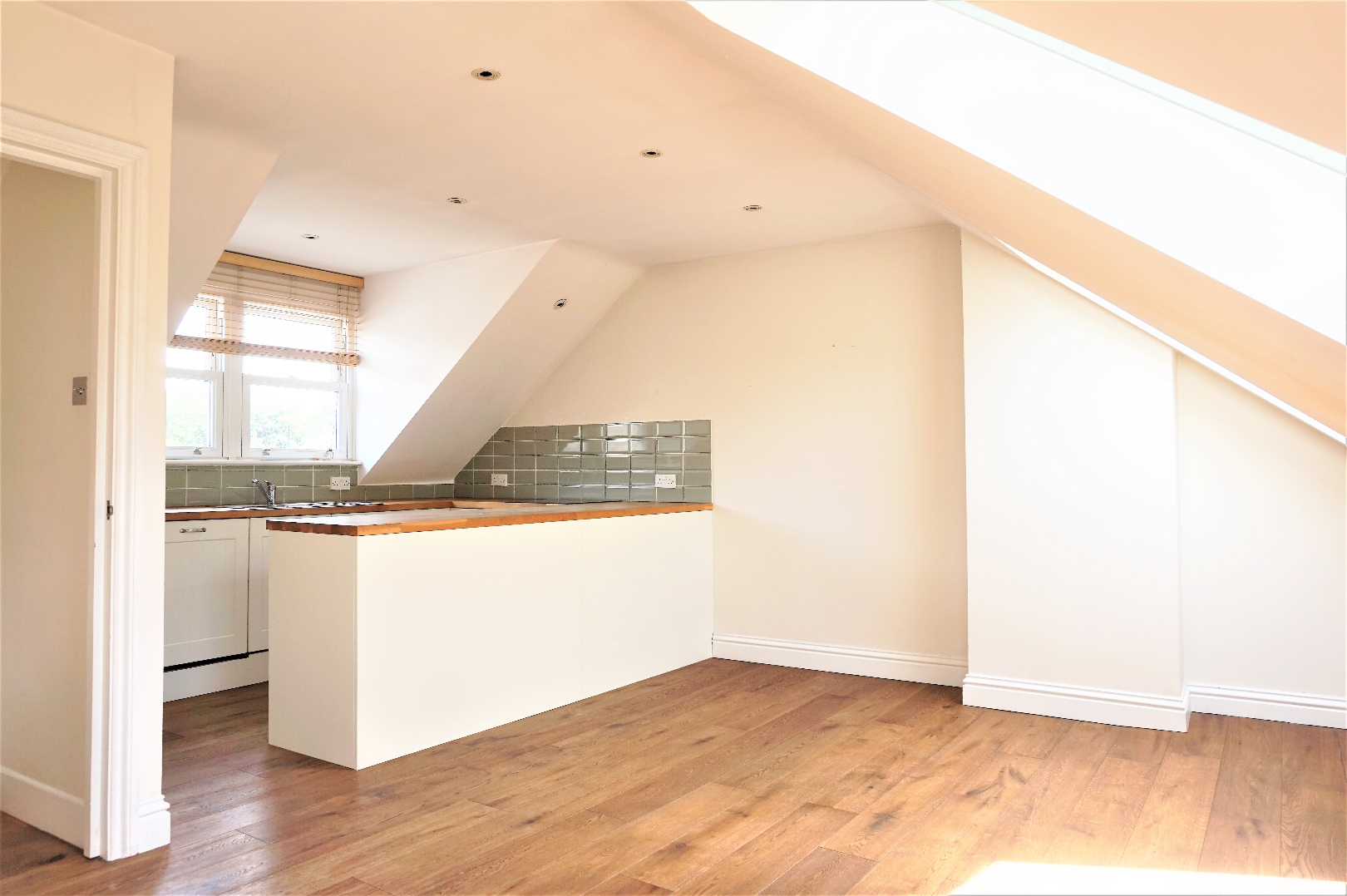 Flat for rent in London, Top floor flat, Windmill Road, London, SW18 2EU