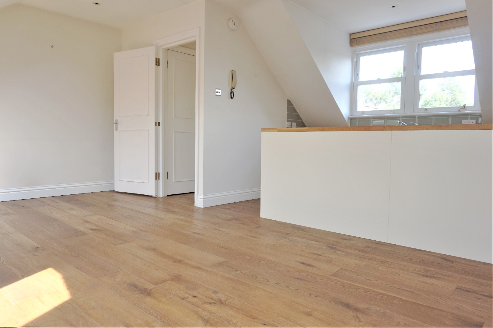 Flat for rent in London, Top floor flat, Windmill Road, London, SW18 2EU