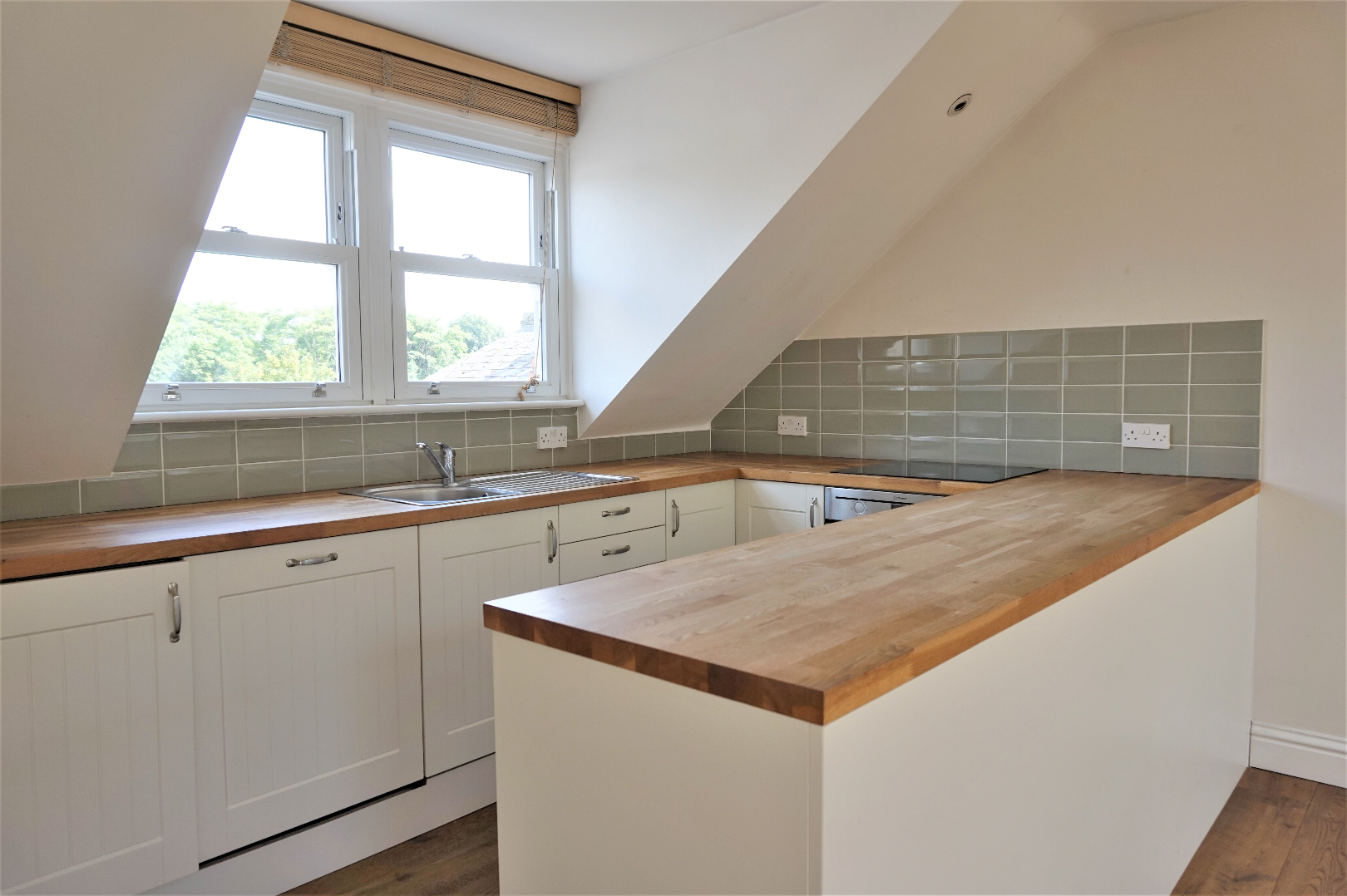 Flat for rent in London, Top floor flat, Windmill Road, London, SW18 2EU