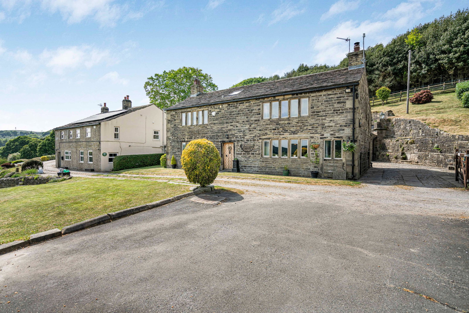 Detached House in Halifax