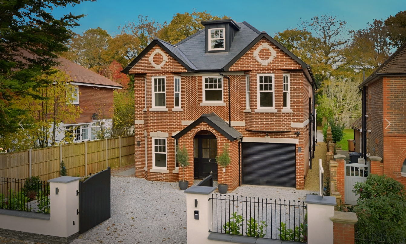 Detached House in Cranleigh
