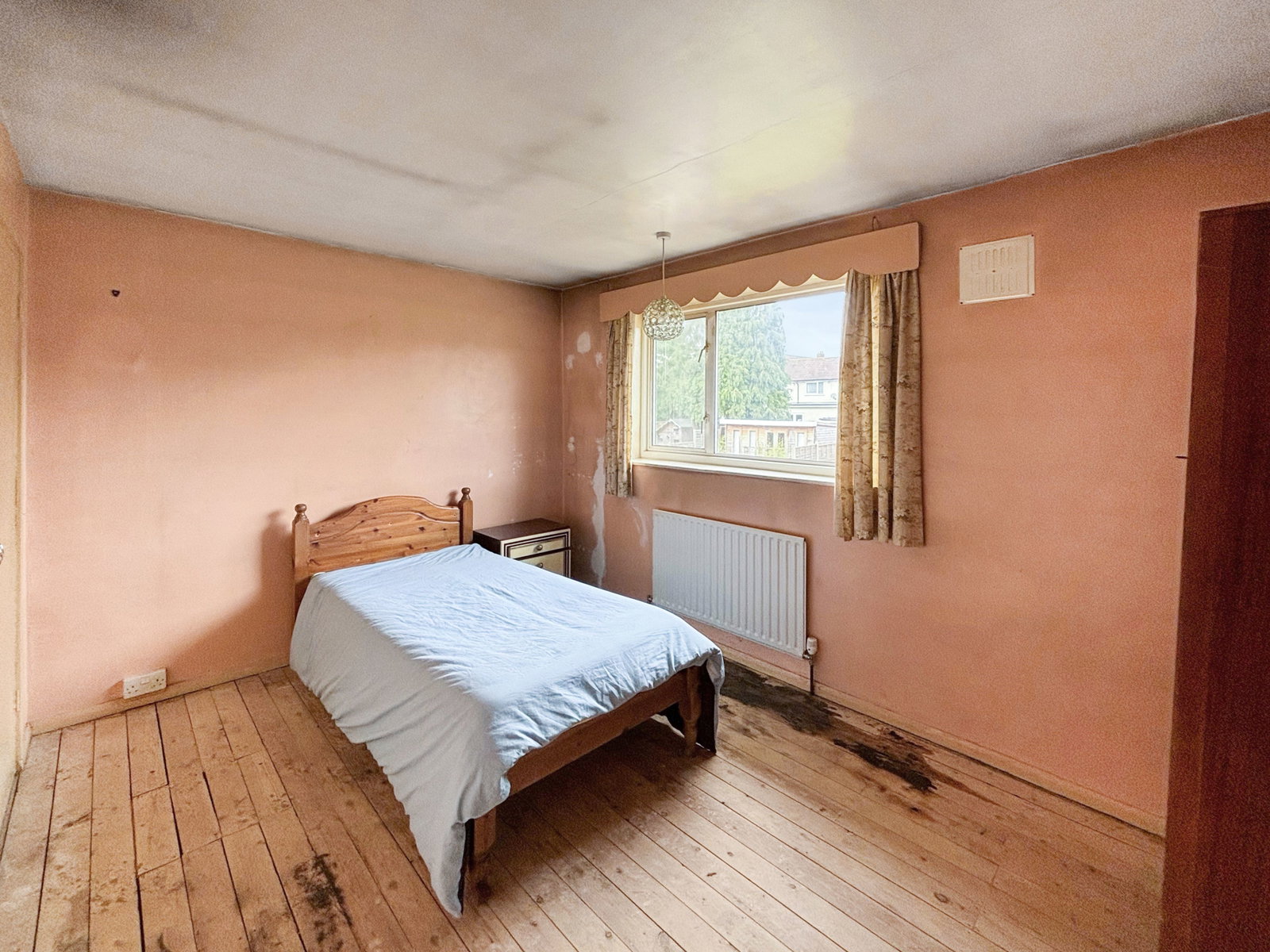 Terraced House in Tadworth