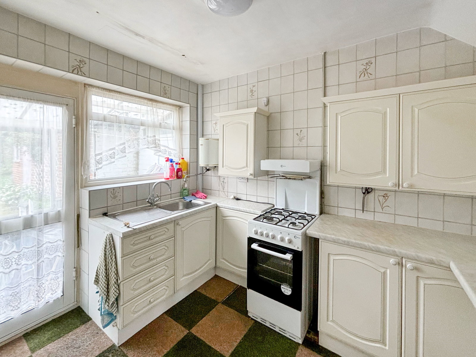 Terraced House in Tadworth