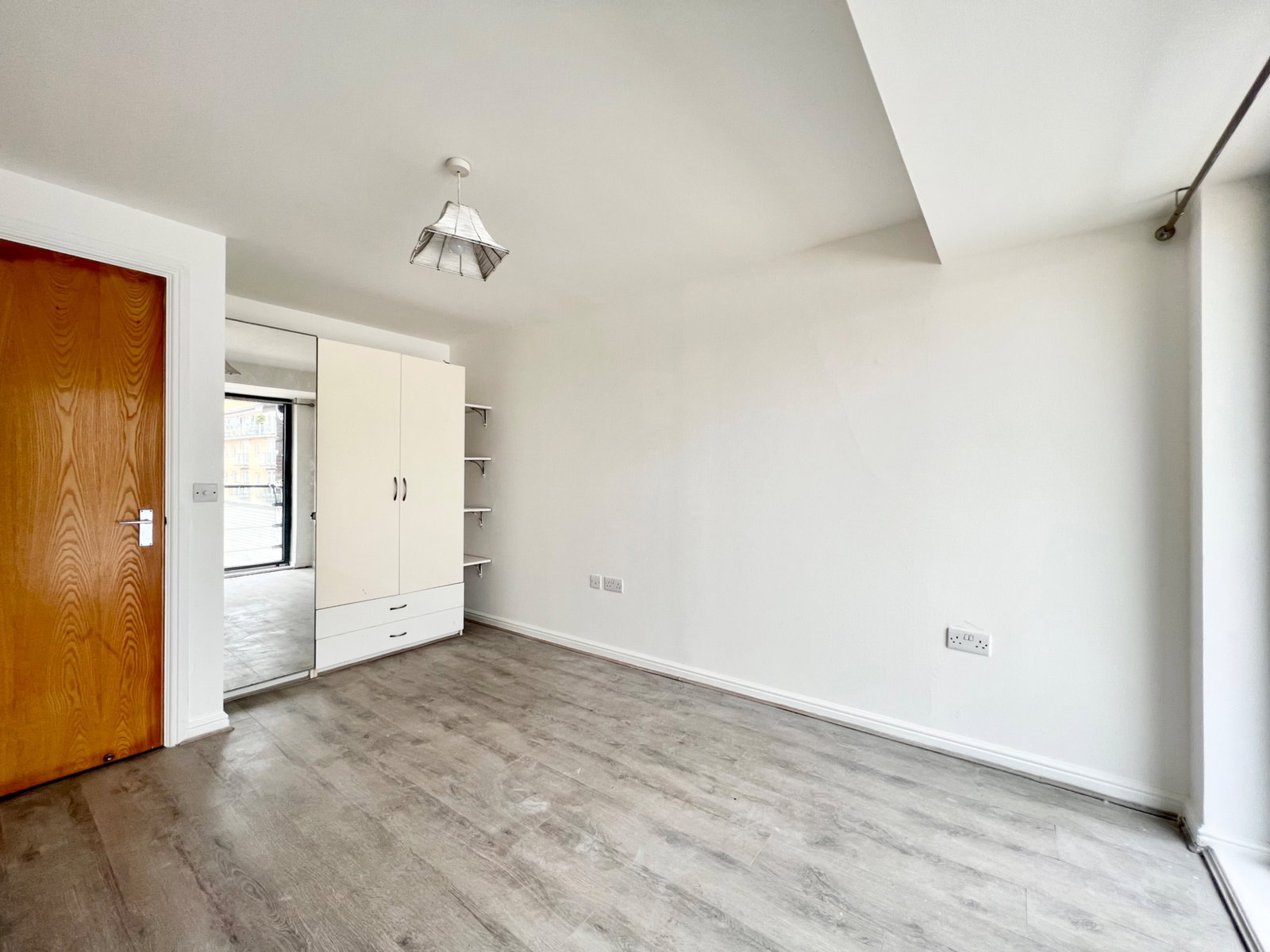 Flat in Feltham