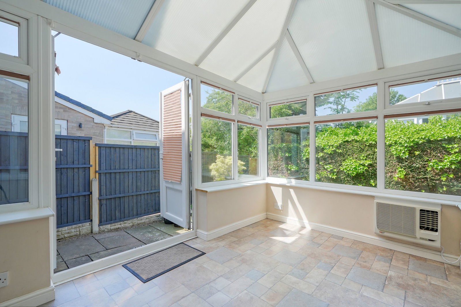Semi Detached House for sale in Sheffield, Fox Hill Road, S6, 942 m²