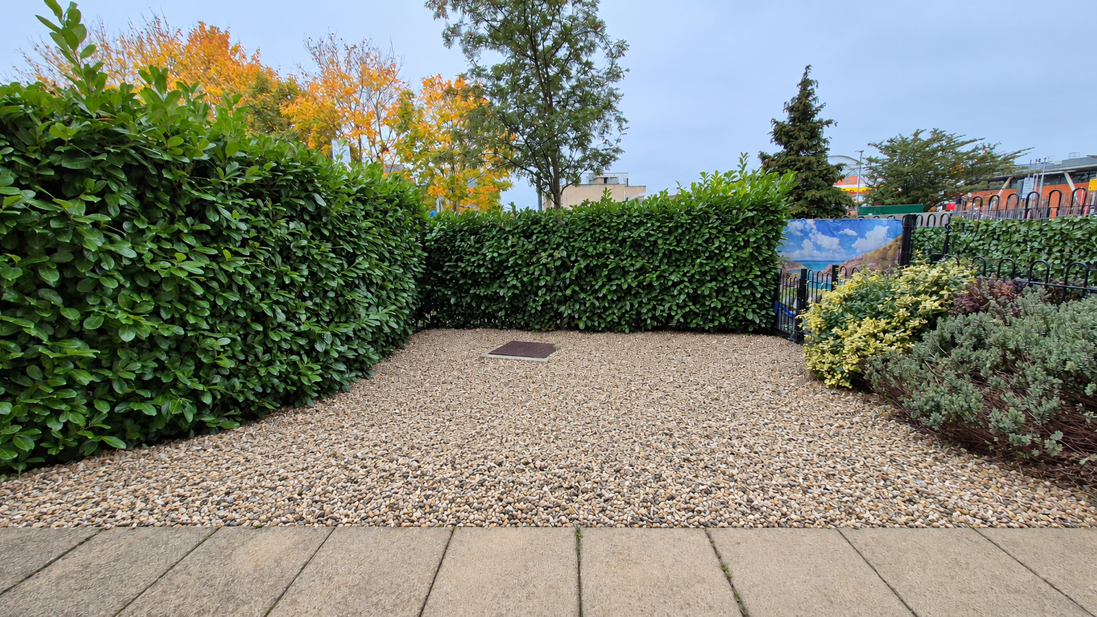 Flat for sale in Borehamwood, Manor Way, Borehamwood, WD6 1BZ, 503 m²