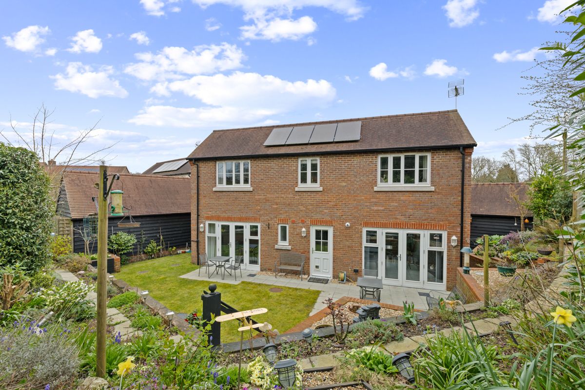 Detached House in Petersfield
