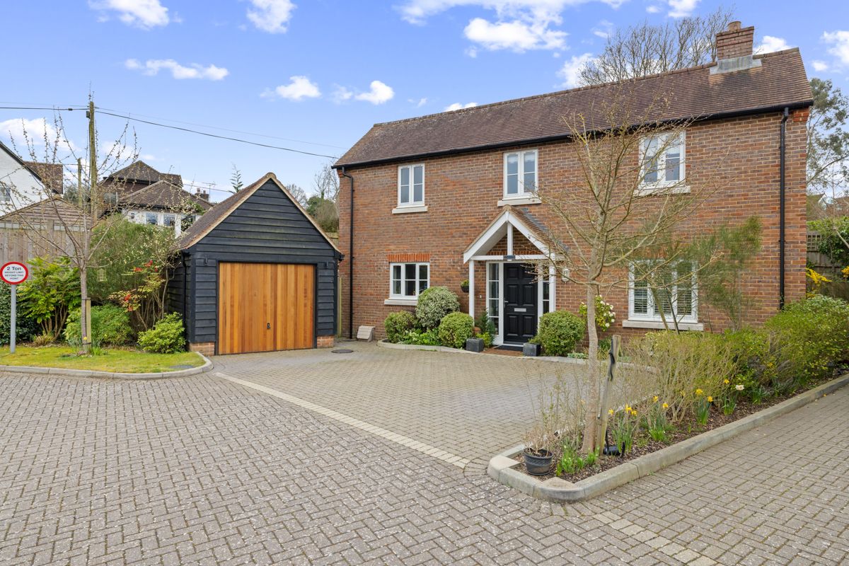 Detached House in Petersfield