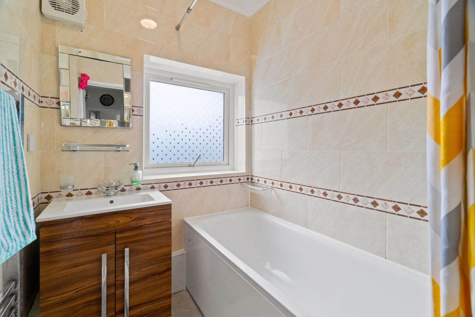 Terraced House for sale in London, Swallands Road, SE6 3HX, 1071 m²