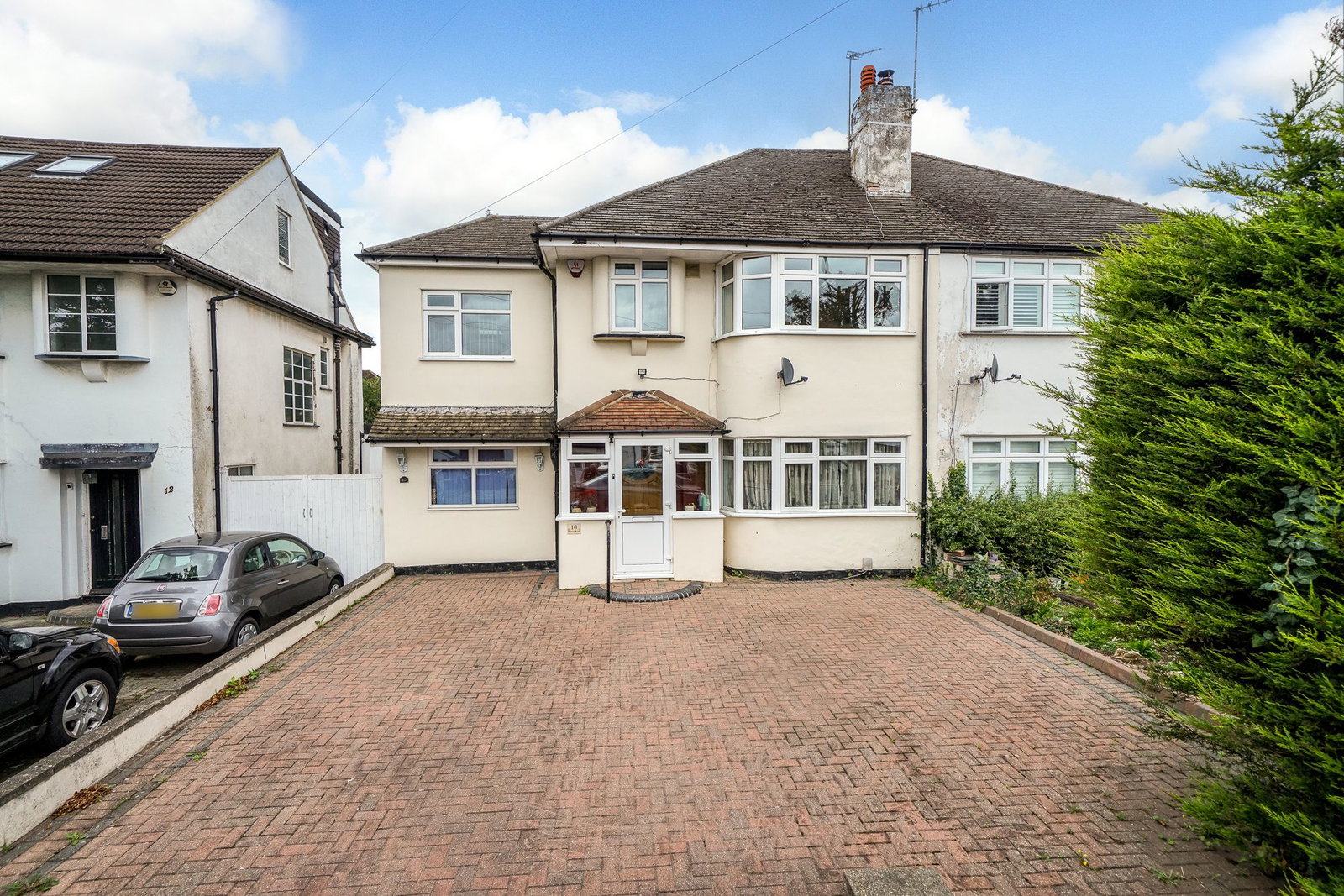 Semi Detached House for sale in Northwood, Pinner Road, Northwood, Greater London, HA6 1QS
