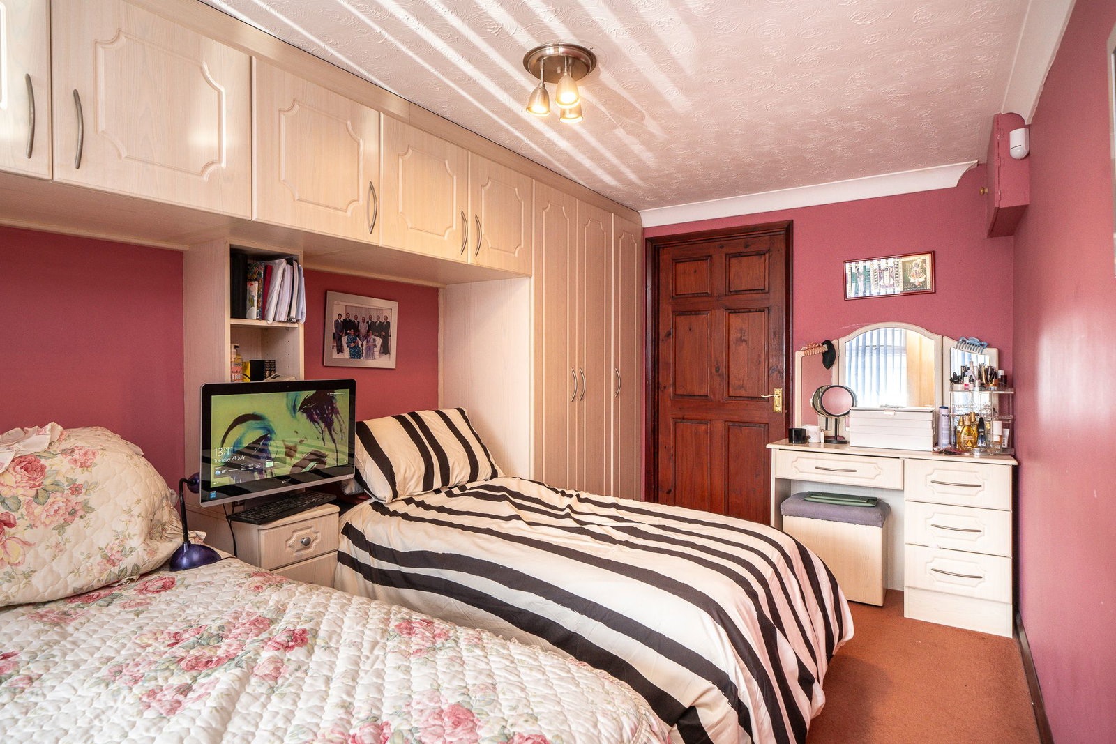 Semi Detached House for sale in Northwood, Pinner Road, Northwood, Greater London, HA6 1QS