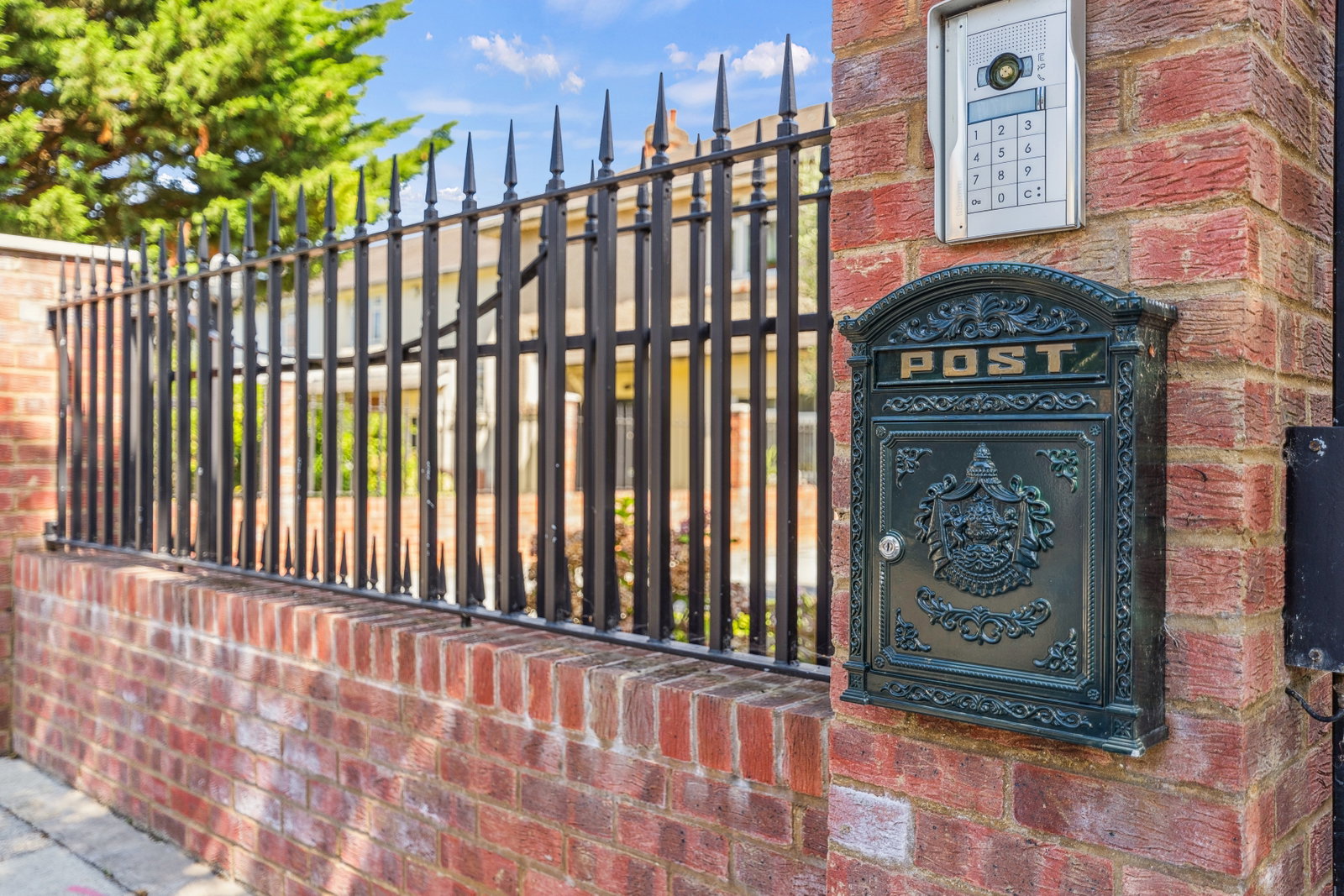 Semi Detached House in London