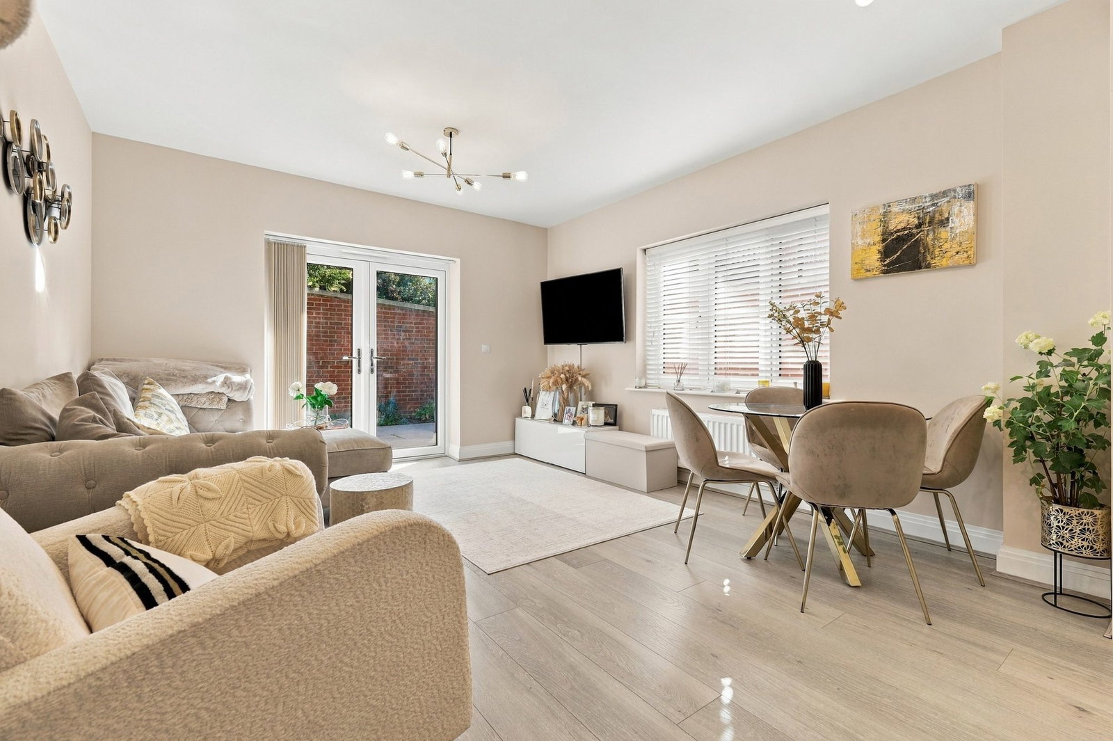 Apartment for sale in South Croydon, Tilbury Lodge, South Croydon, CR2, 584 m²