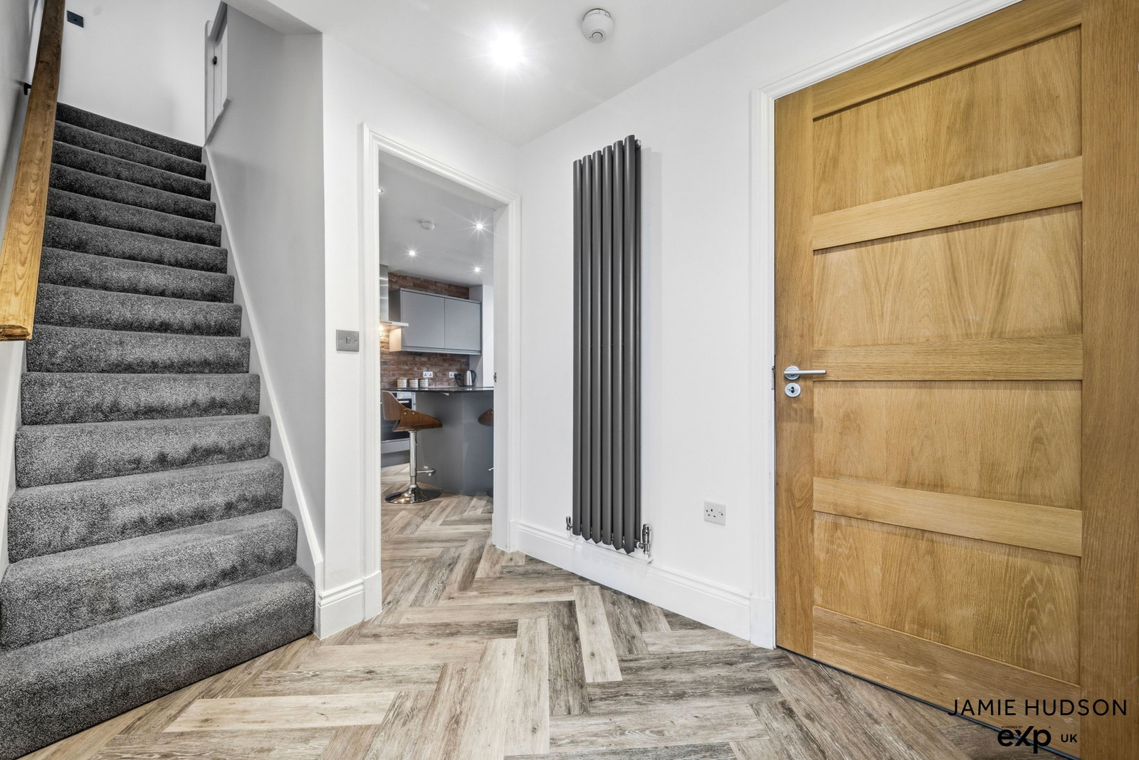 Semi Detached House for sale in Burnley, Dyneley Avenue, Burnley, BB10 4JD, 875 m²