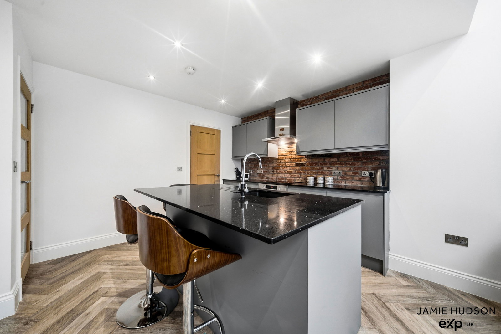 Semi Detached House for sale in Burnley, Dyneley Avenue, Burnley, BB10 4JD, 875 m²