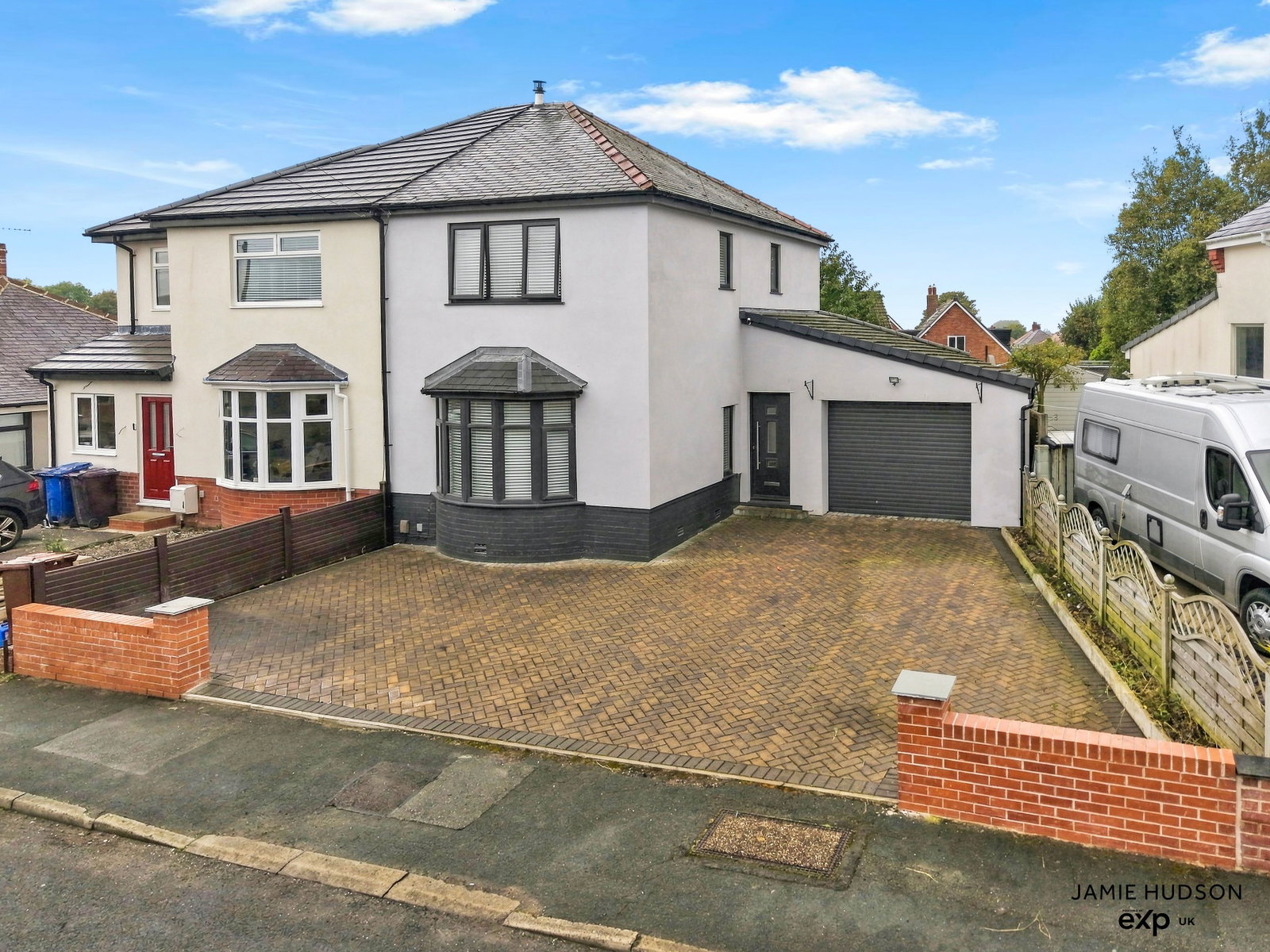 Semi Detached House for sale in Burnley, Dyneley Avenue, Burnley, BB10 4JD, 875 m²