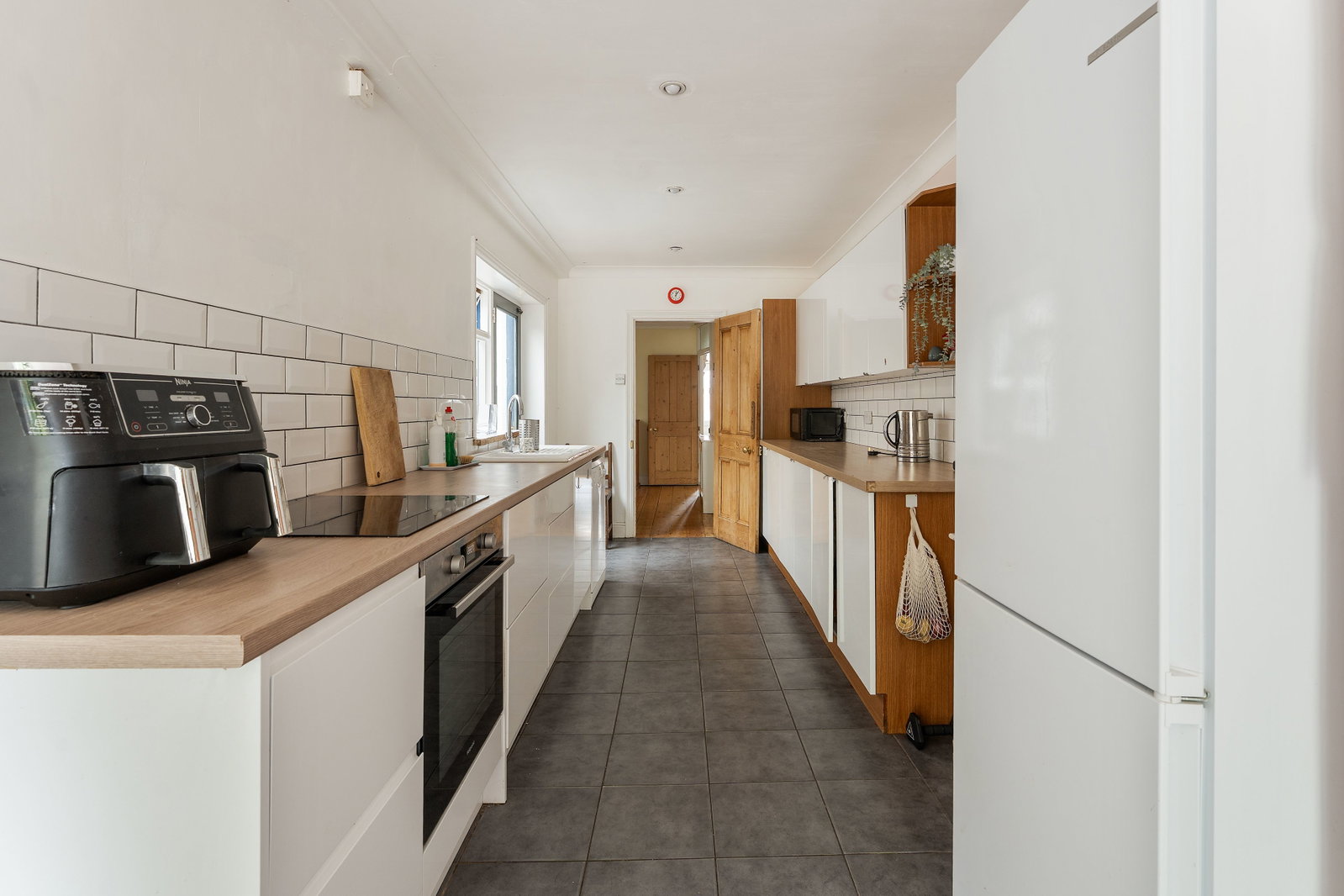 Semi Detached House for sale in Salisbury, Highbury Avenue, Salisbury, SP2, 1430 m²