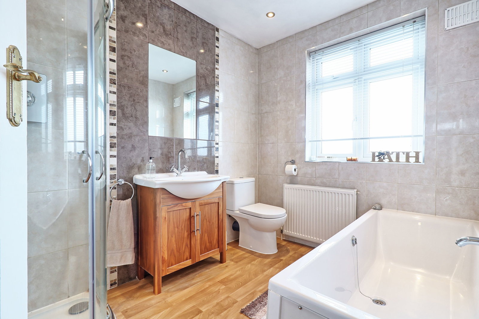Semi Detached House in Hornchurch