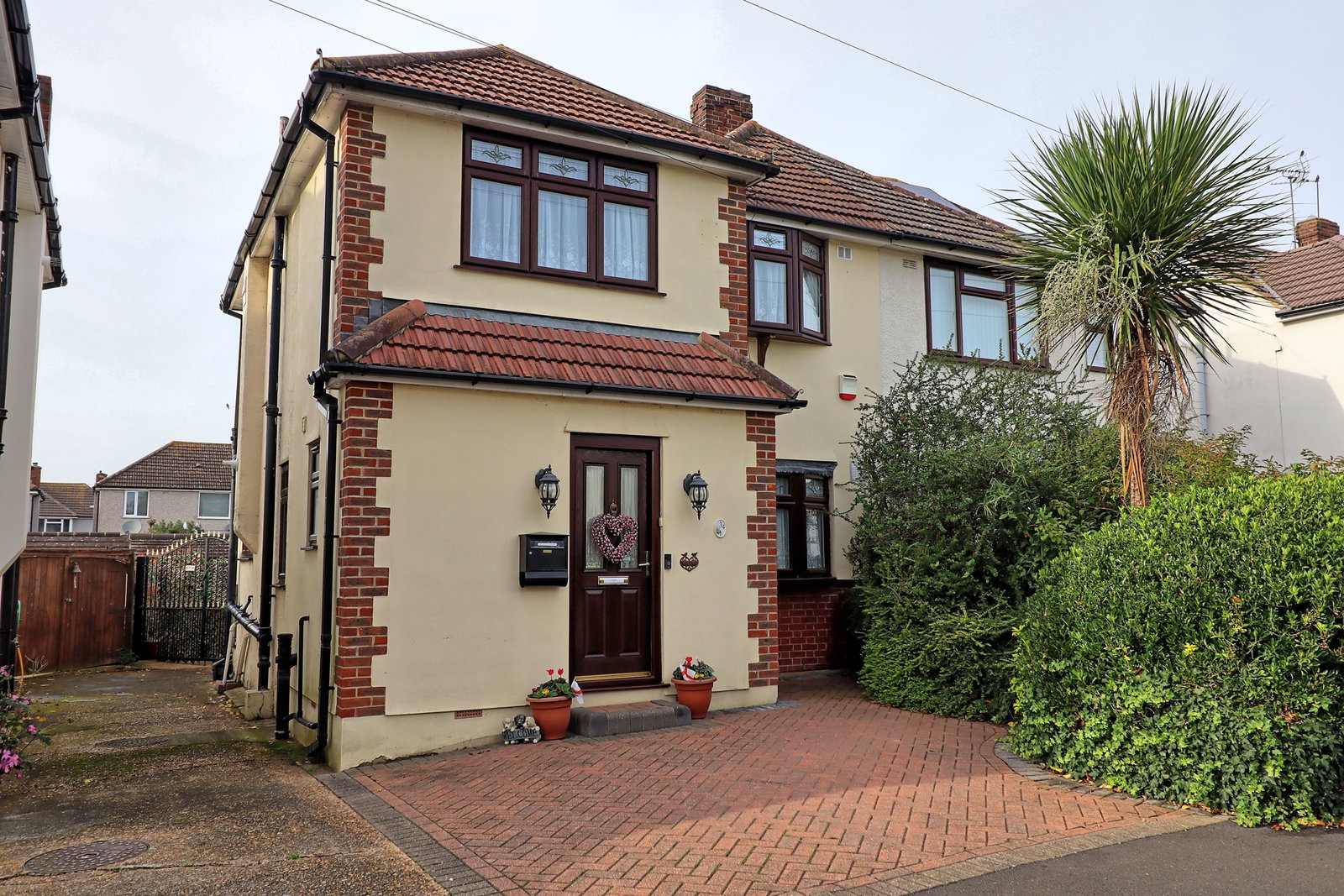 Semi Detached House in Hornchurch