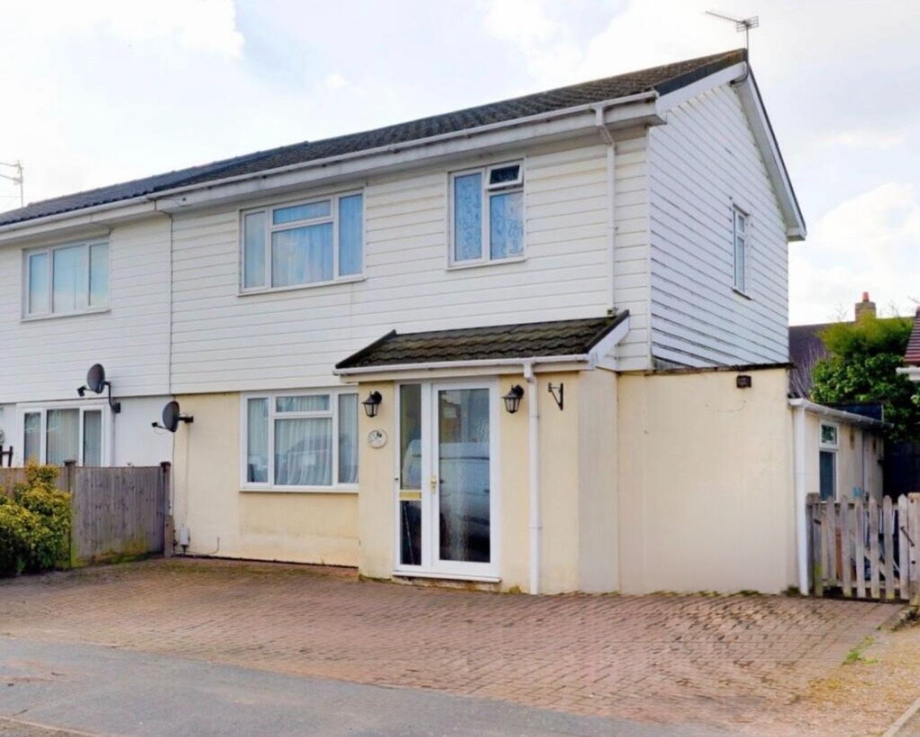 Semi Detached House in Cobham