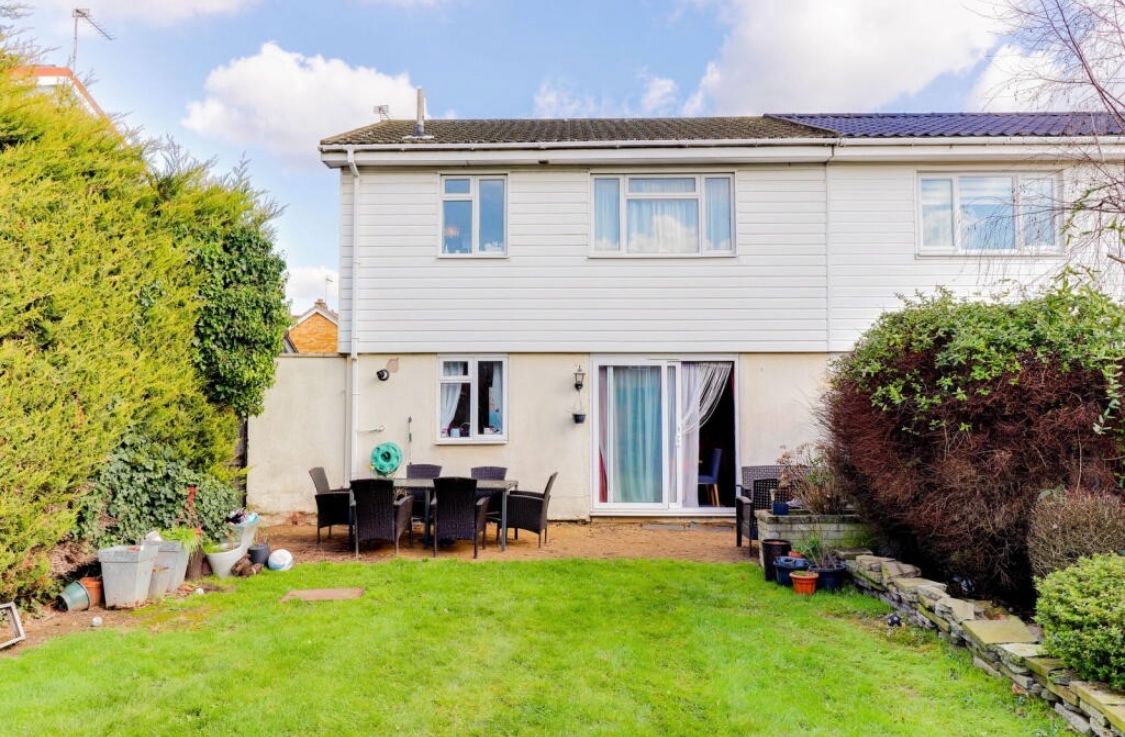 Semi Detached House in Cobham