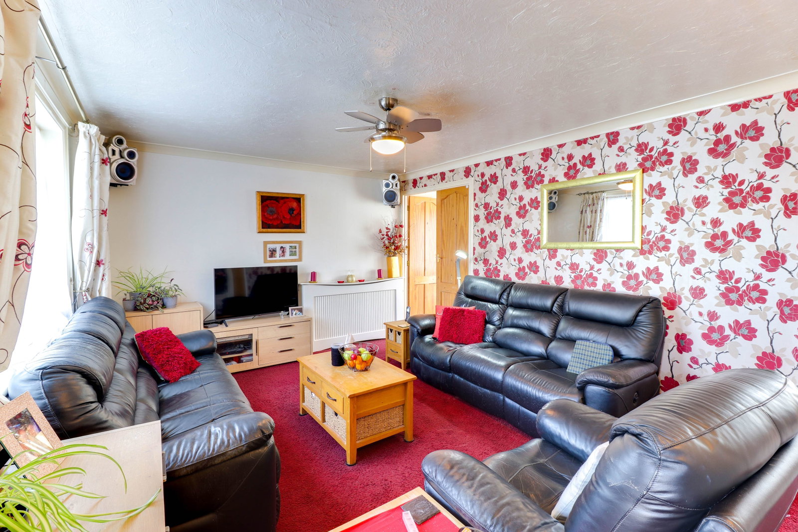 Semi Detached House in Cobham