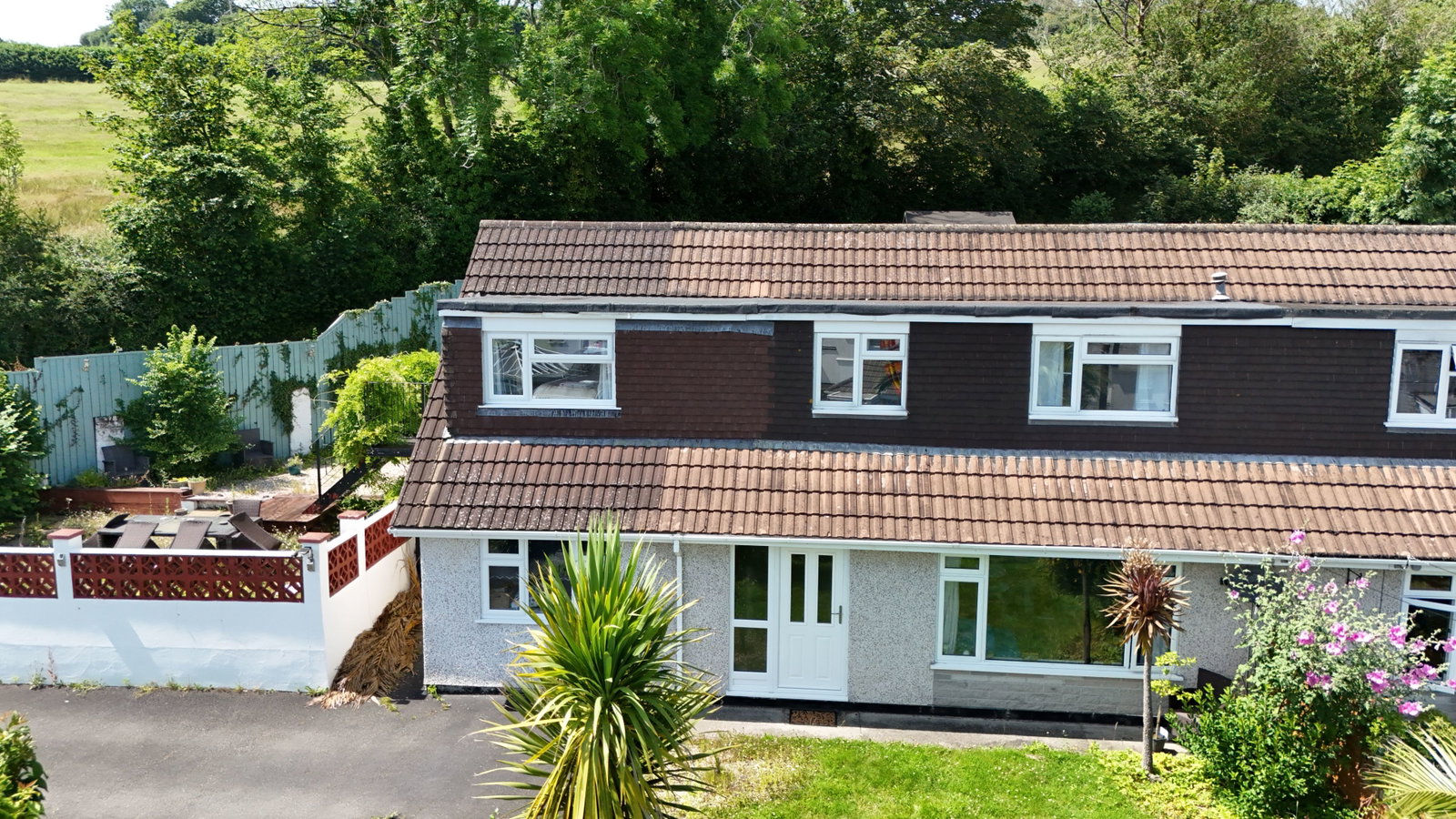 Semi Detached House in Par