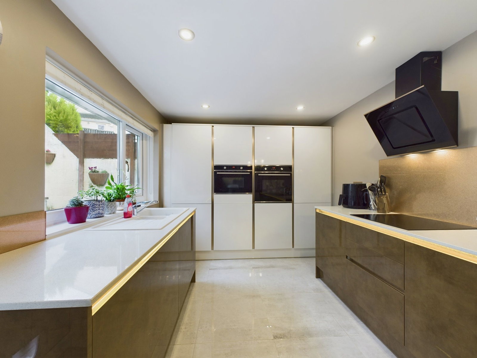 Semi Detached House in Par