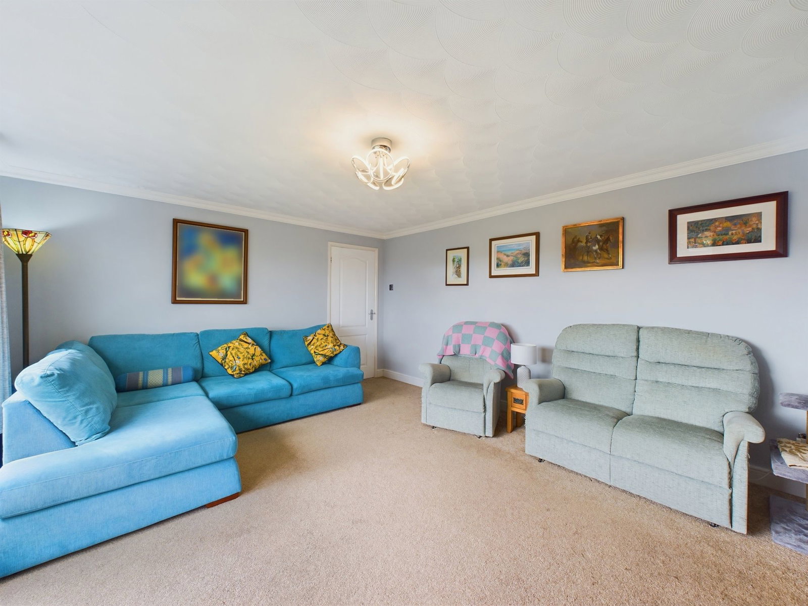 Semi Detached House in Par