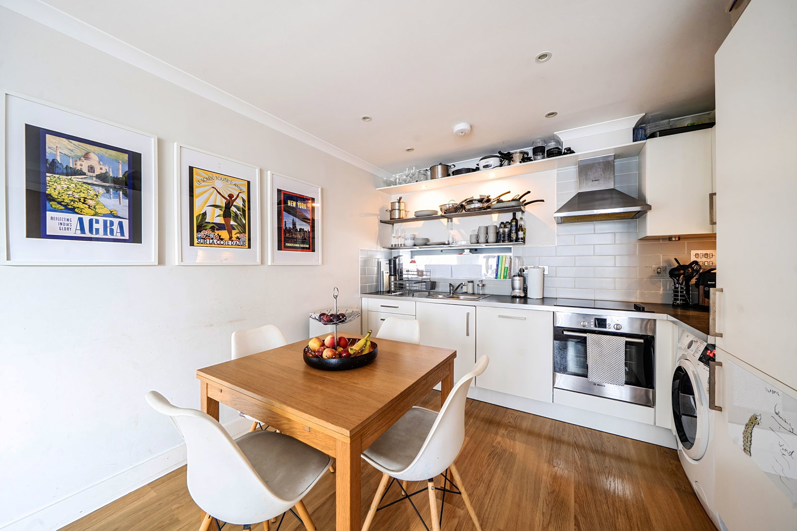 Apartment for sale in London, Lett Road, London, E15, 700 m²