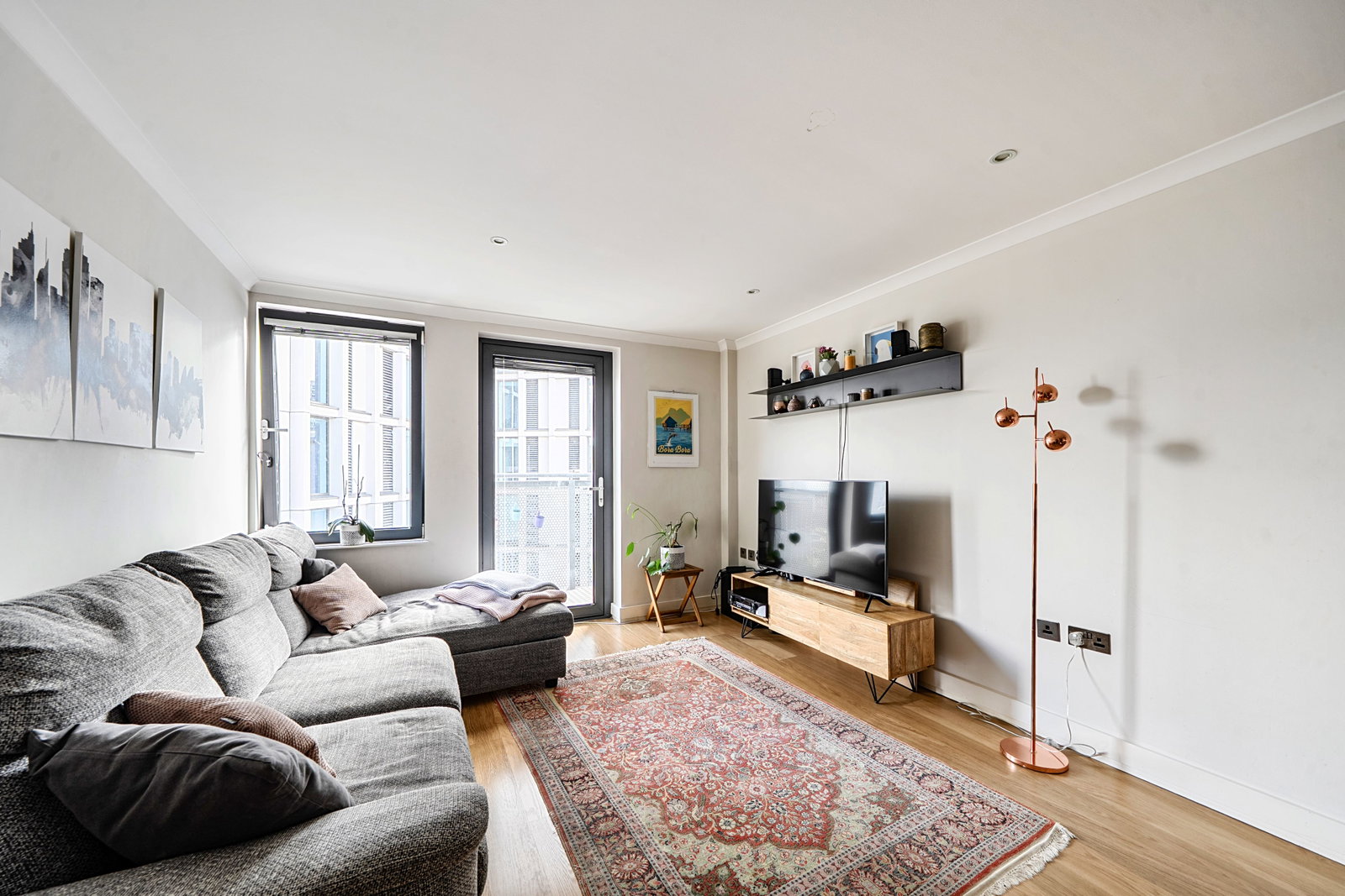 Apartment for sale in London, Lett Road, London, E15, 700 m²