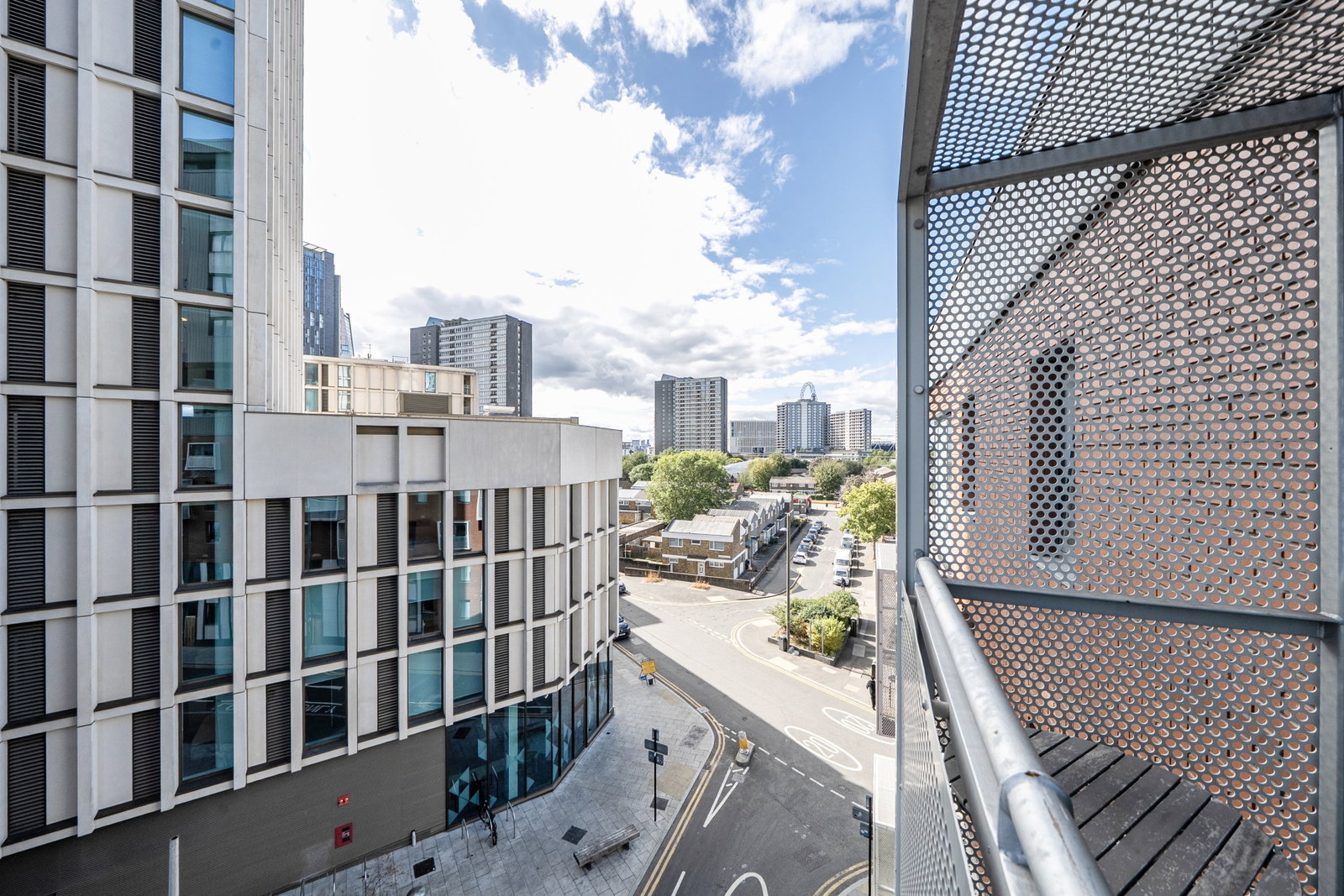 Apartment for sale in London, Lett Road, London, E15, 700 m²