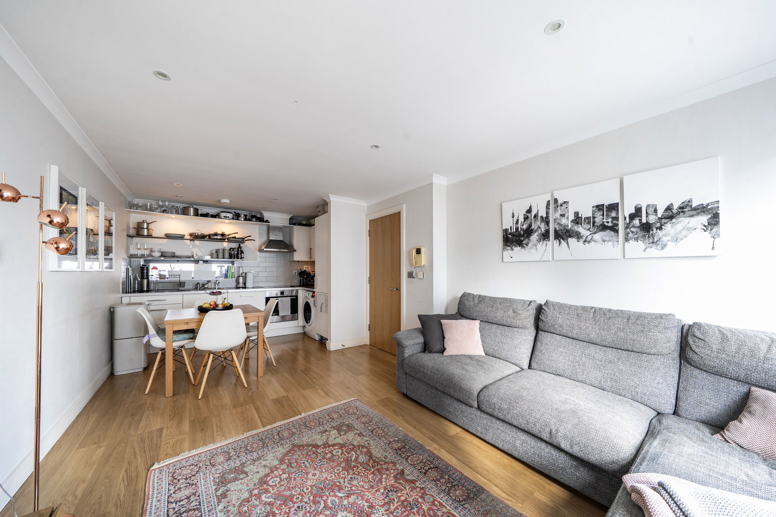 Apartment for sale in London, Lett Road, London, E15, 700 m²