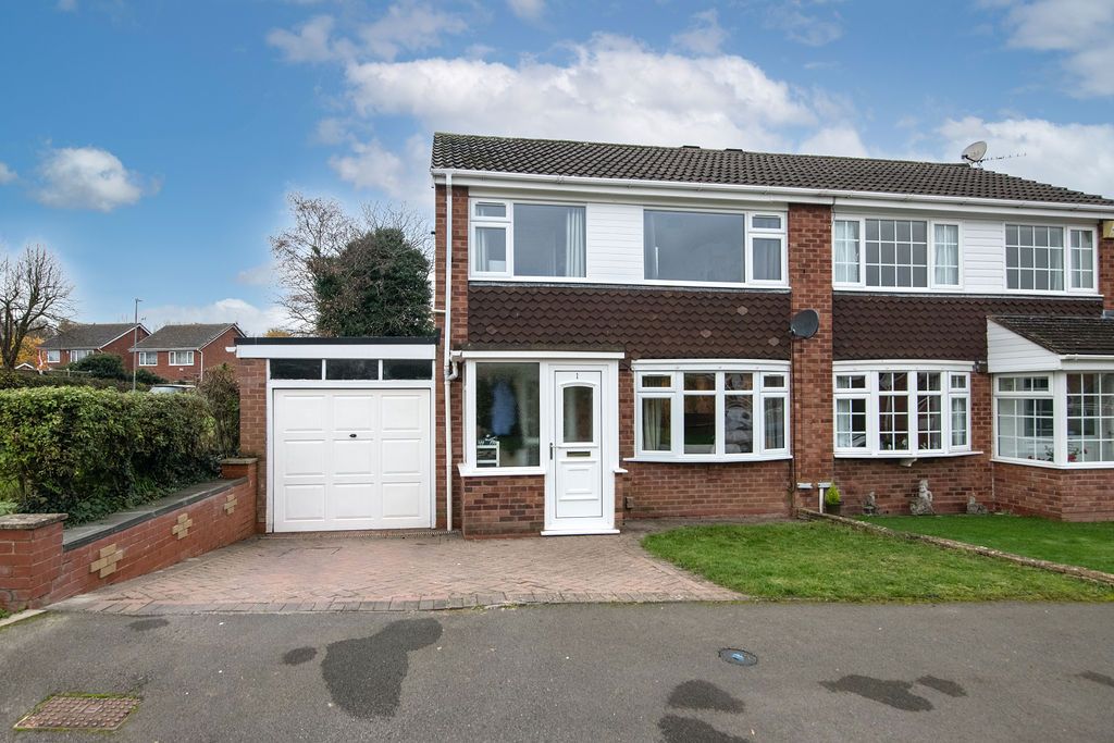 Semi Detached House in Redditch