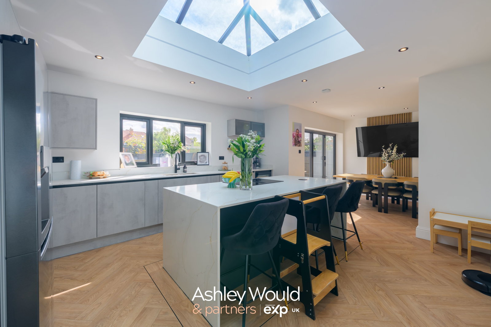 Semi Detached House for sale in Birmingham, Senneleys Park Road, Birmingham, B31 1AL
