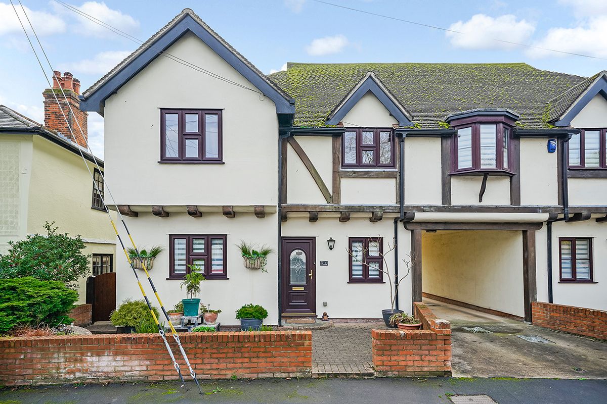 Semi Detached House in Ongar