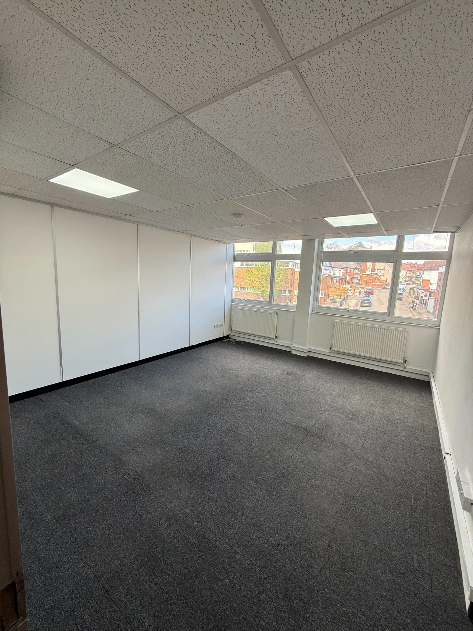Office for rent in London, First Floor, Grosvenor House, High Street, Edgware, London, HA8 7TA, 2740 ft²