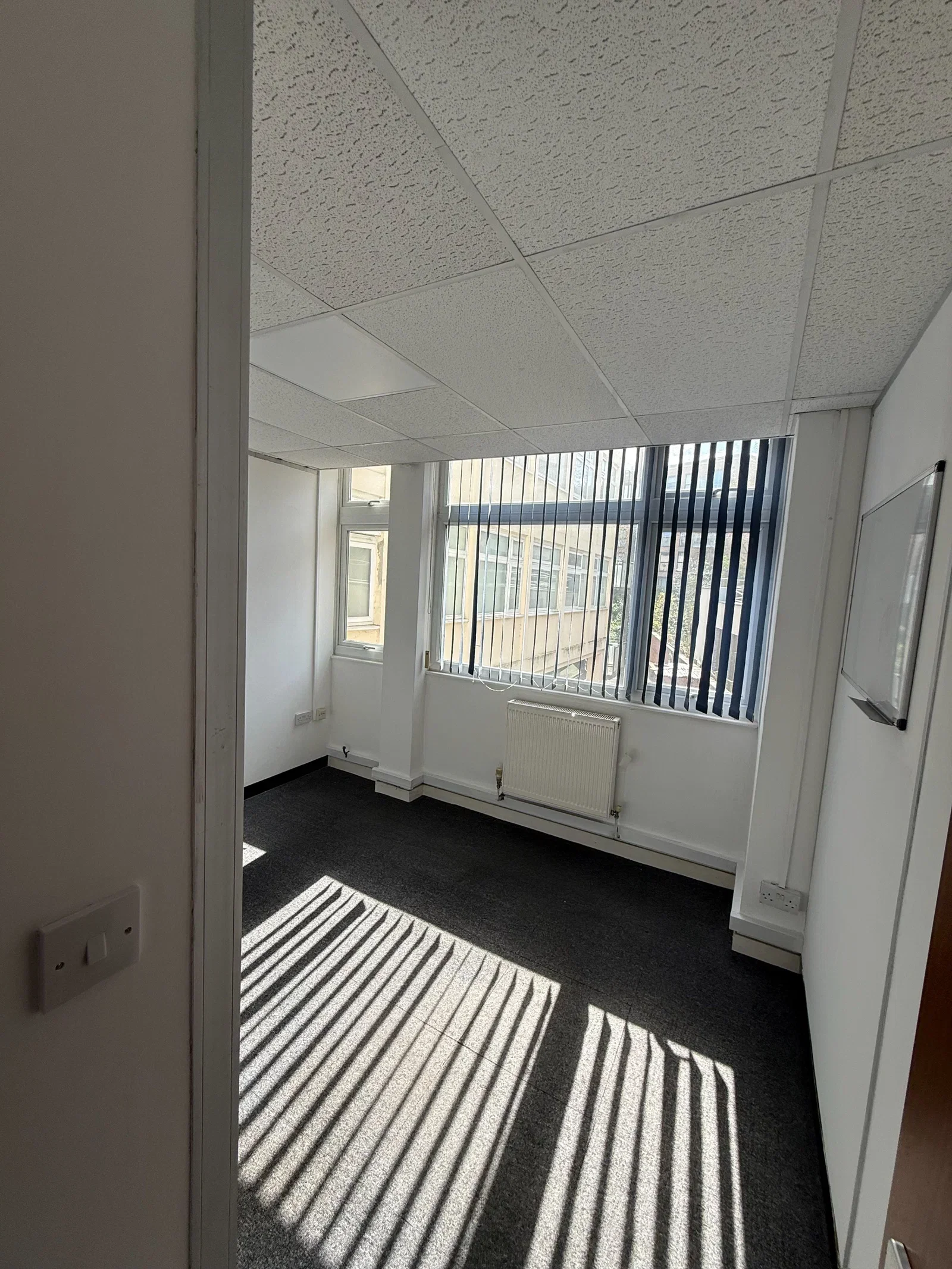 Office for rent in London, First Floor, Grosvenor House, High Street, Edgware, London, HA8 7TA, 2740 ft²